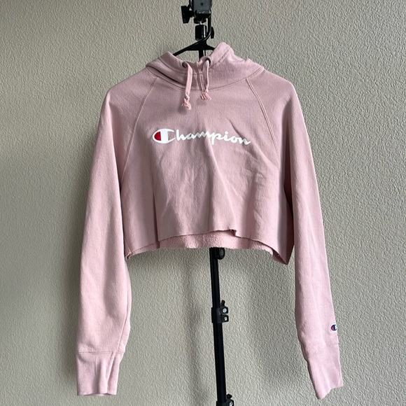 Champion Sweaters - 1454- Champion cropped long sleeve hoodie- pink- large